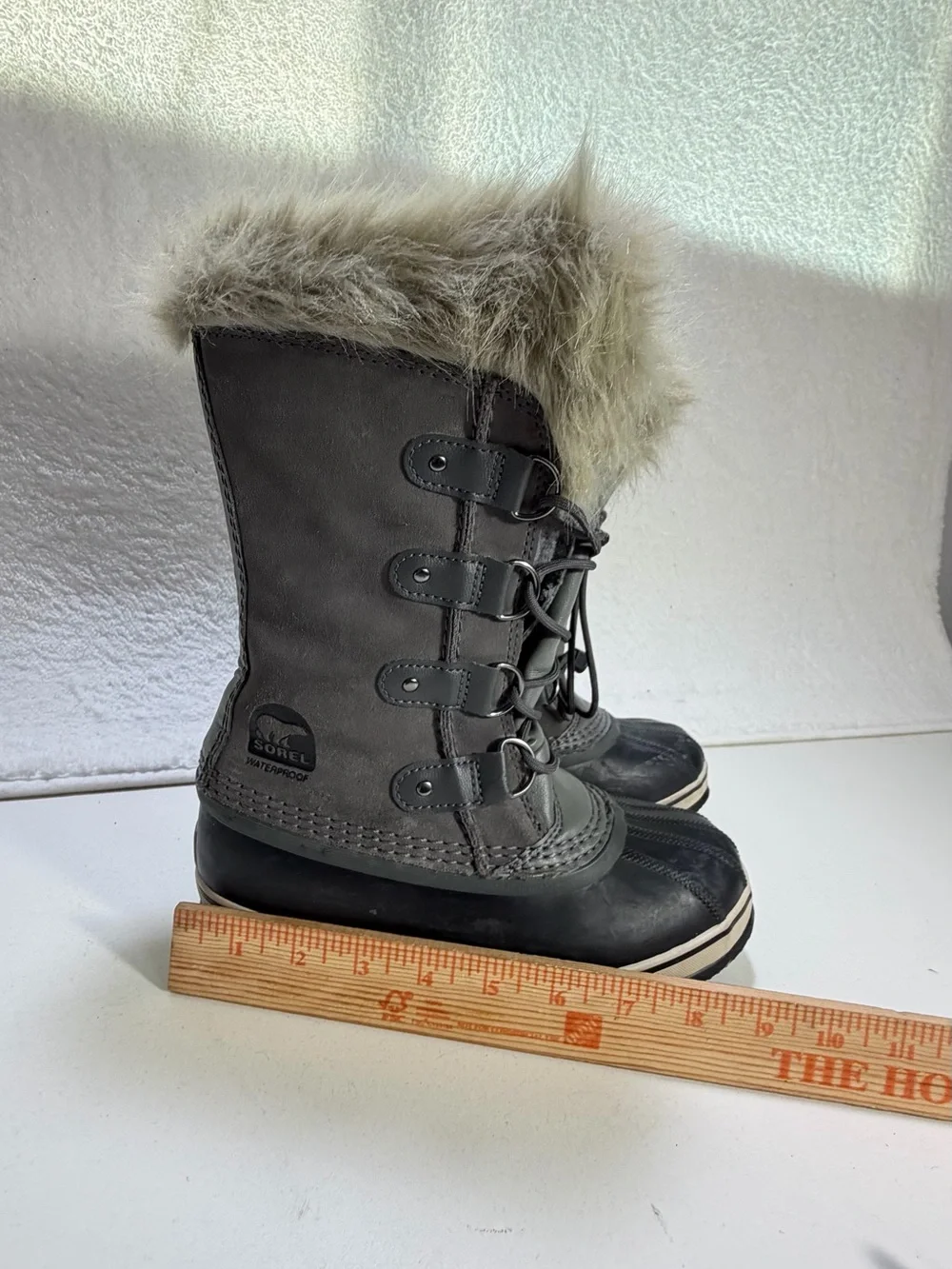 Sorel Joan of Arctic Waterproof Snow Boots Quarry Gray Youth Size 4 winter boots